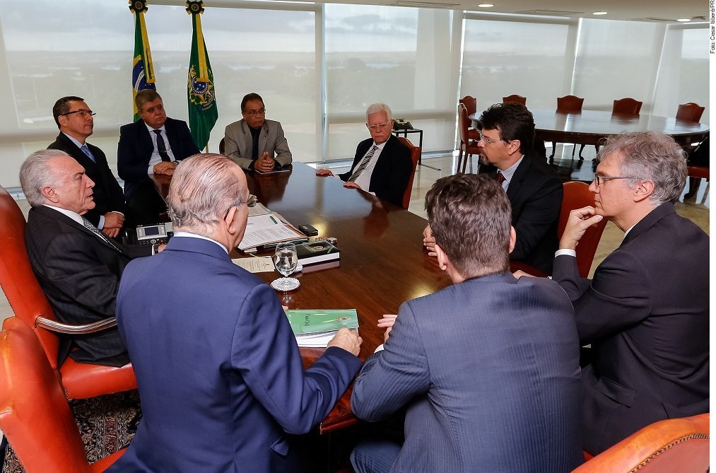 Presidente Michel Temer com ministros no Palácio da Planalto